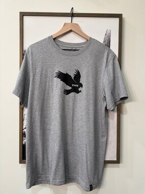 🦅 PRANA Men’s T-Shirt “free bird” 🦅